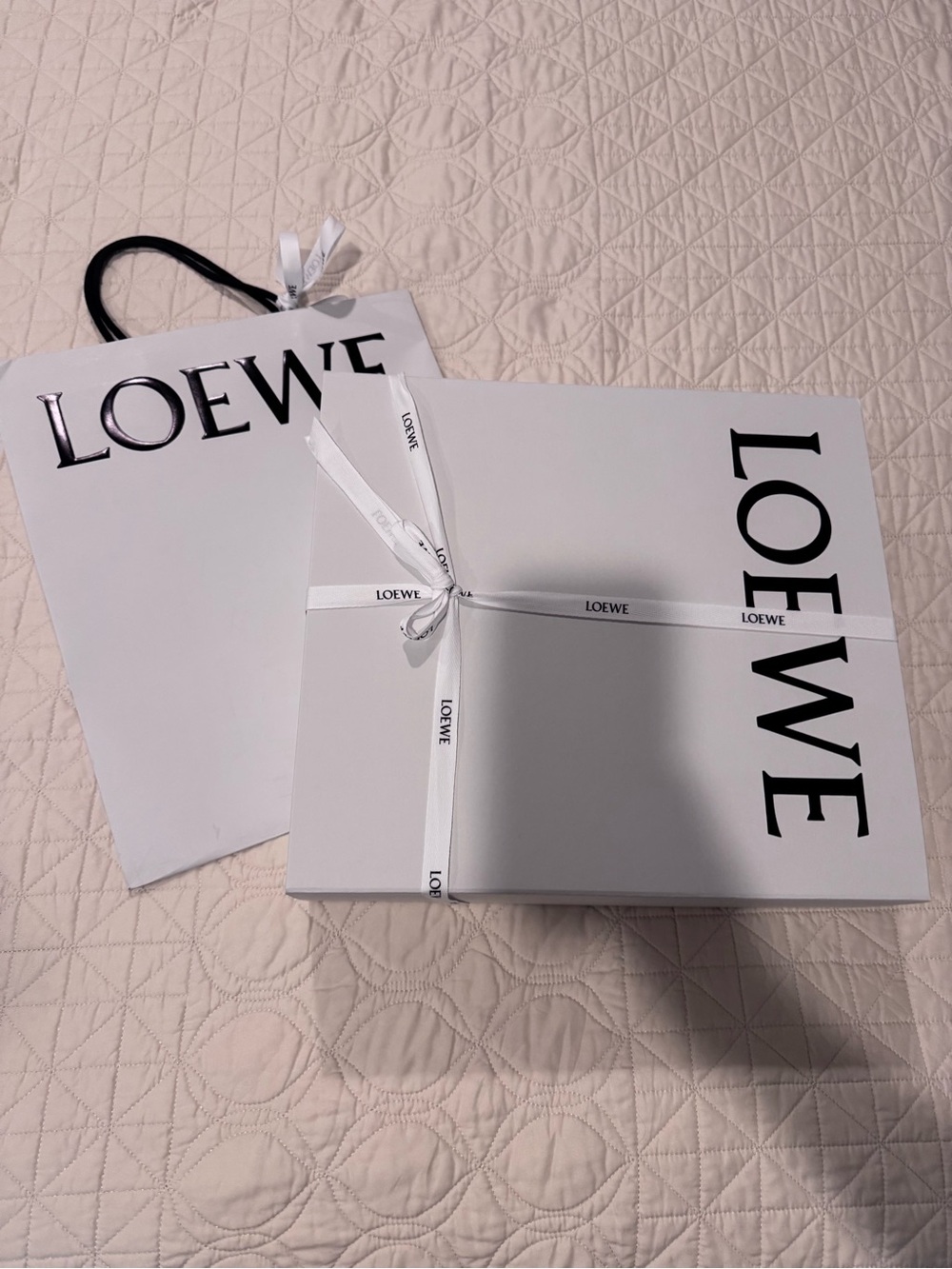 Loewe Slit pochette bag in raffia and calfskin- NEW with tags and box - Picture 9 of 10